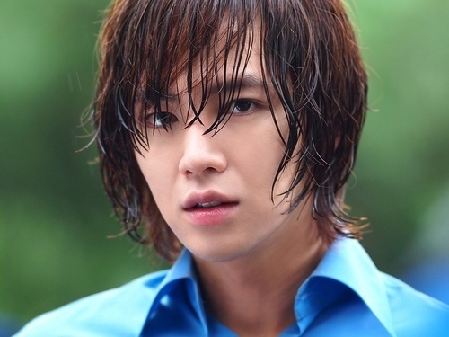 Jang Geun Suk Is a Romantic Artist in "Love Rain"
