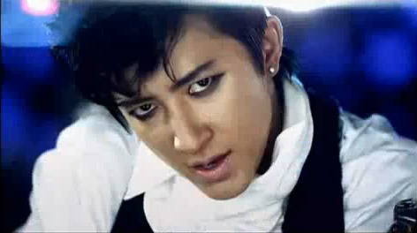 Hangeng Returns to the Dance Floor With “Fire” MV
