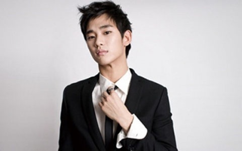 Why Did Kim Soo Hyun Use His Non-Dominant Hand in Past Drama?