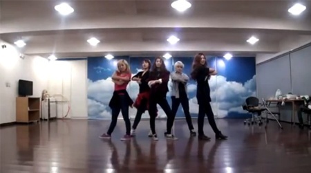 f(x)’s Dance Practice Video Of "Gangsta Boy"
