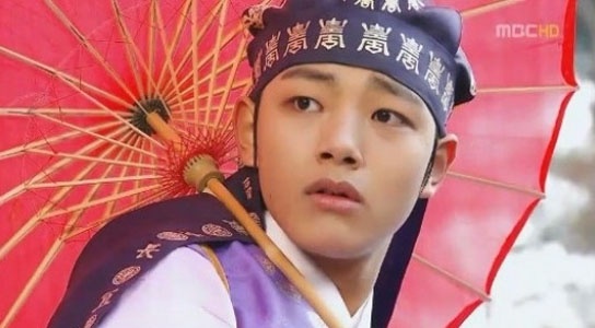 Yeo Jin Goo, Charming in a School Uniform