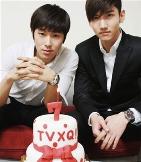 DBSK Celebrates Seventh Anniversary