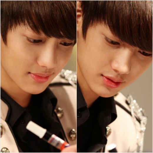 Boyfriend’s Kwangmin Charms with His Warm Winter Look