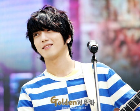 CNBlue’s Jung Yong Hwa Reunited with his First Love…No, First Loves!