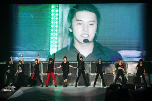 Super Junior Captivates Fans with First Solo Concert in Vietnam