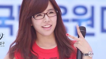 SNSD Shows Korea Love For World Cup