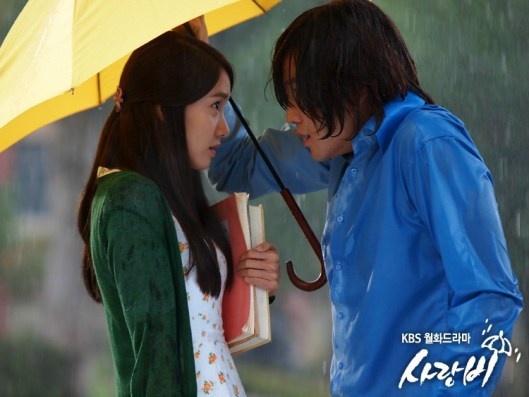 Jang Geun Suk and YoonA’s "Love Rain" Filming in Japan Attracts Massive Fans