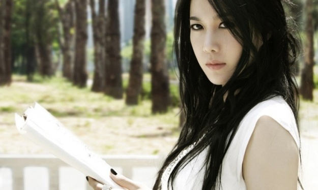 Who in the world is Lee Ji Ah?!