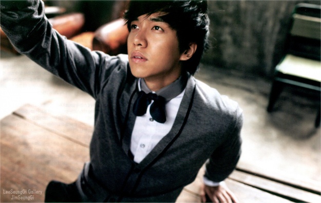 Lee Seung Gi Criticized for Performing Yoo Seung Joon Songs