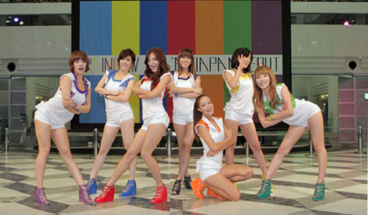 Rainbow Attracts Thousands of Fans at First Japanese Event