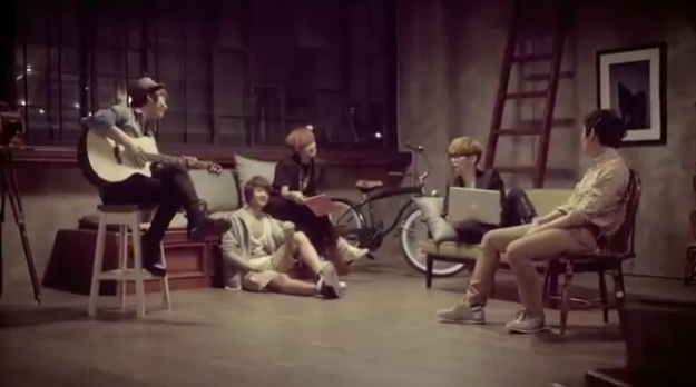 Eat Your Kimchi Reviews SHINee’s "Replay"