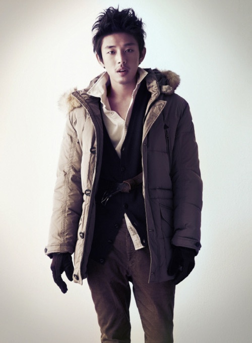 Yoo Ah In Surrounded by Foreigners for Shooting of "Fashion King"