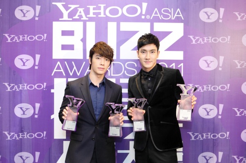 Super Junior Takes Home Four Trophies at the "Yahoo! Asia Buzz Awards"