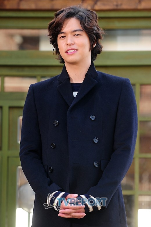 Lee Jang Woo Cast for "Roly Poly" Musical