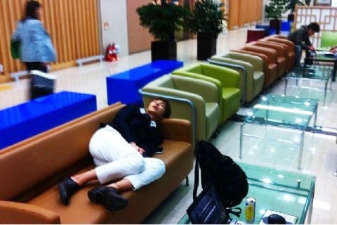 Super Junior’s Lee Teuk a “Sleeping Homeless Person” ?!