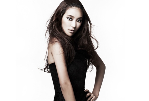Sistar19’s Bora Shows Off Her Flexibility!