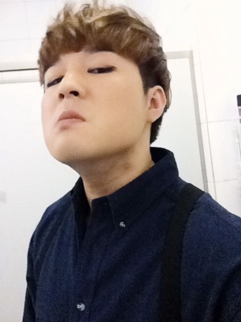 Super Junior’s Shindong Shares a Comical Selca