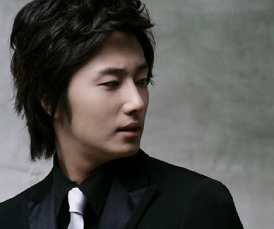 Jung Il Woo Shows Off His Dark Circles
