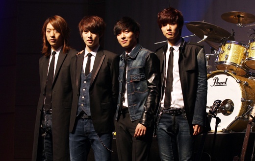 CNBlue’s "Get Away" Will Be the Theme Song for the Ending Theme of "Gossip Girl"