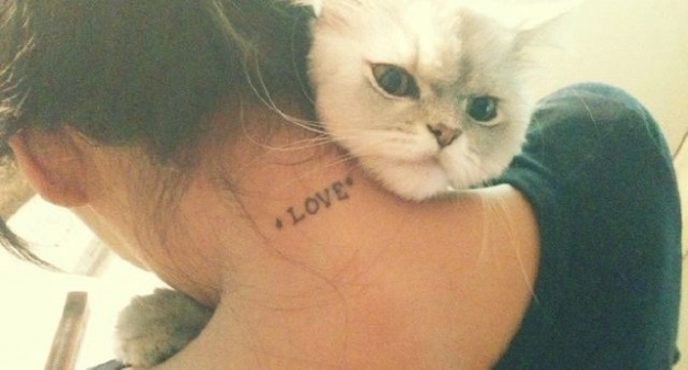 Lee Hyori Exposes Her Tattoo