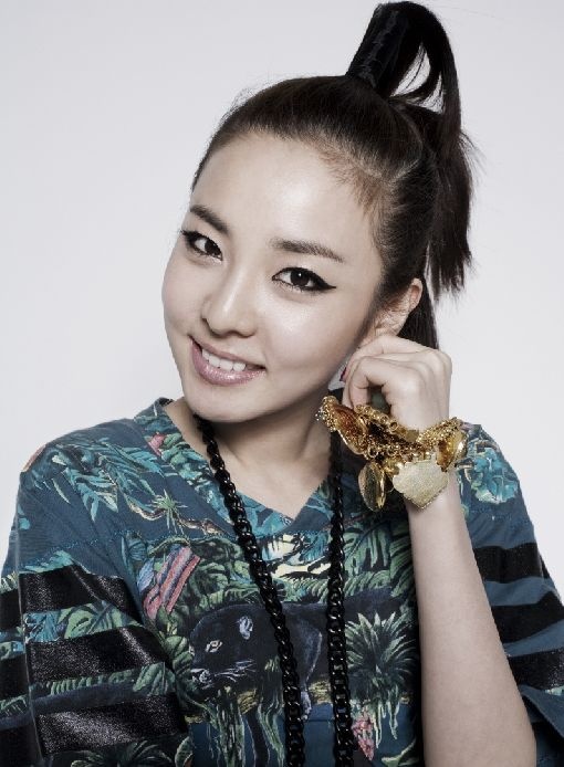 Sandara Park Tries to Get a Rilakkuma Toy