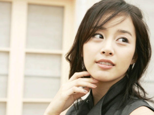 Kim Tae Hee Displays Superior Body in Untouched Photos
