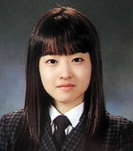 Park Bo Young’s Pre-Debut Graduation Photos Surface