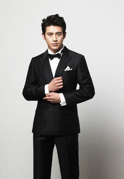 Go Soo and His Fiancee Visit their New Home Often