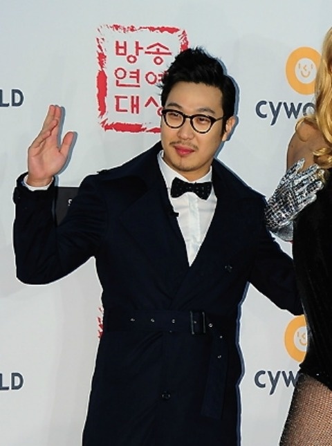 Haha Wants to Feature Ha Ji Won in His Jacket Photos