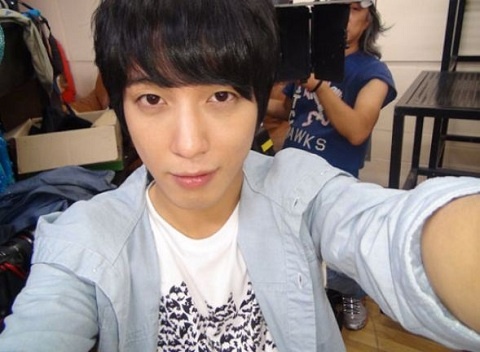 “Heartstrings’” Jung Yong Hwa Reveals Photos of Himself and Others!