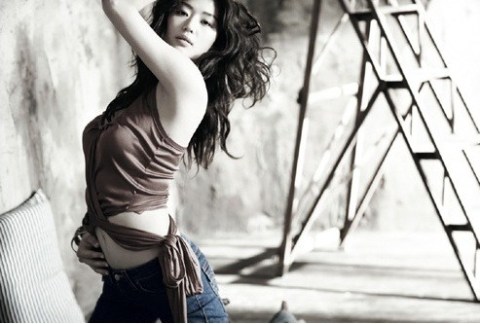 Jeon Ji Hyun Transforms into Audrey Hepburn