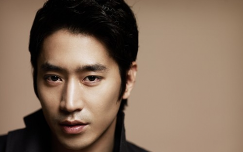Eric Has a Fake Twitter Conversation with "Spy Myeong Wol’s" Kang Woo