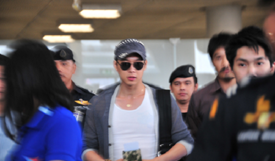 JYJ’s Yoochun Paralyzes Airport in Thailand