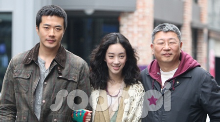 On the Set of “Pain,” Kwon Sang Woo & Jung Ryeo Won