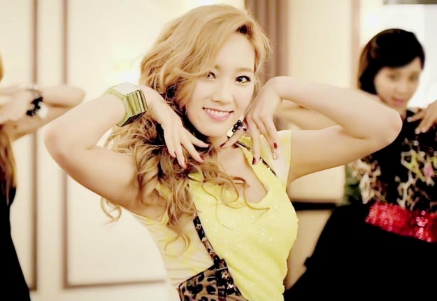 TaeTiSeo’s Taeyeon Makes a Mistake While Dancing Onstage