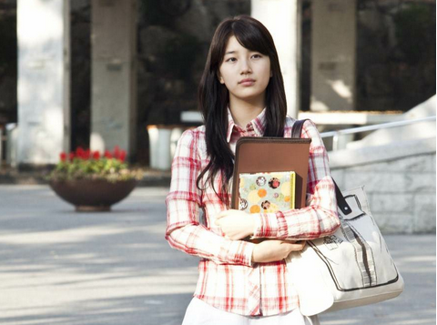 miss A’s Suzy Spotted Roaming the Streets Alone