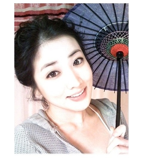 Choi Jung Won Posts No Makeup Selca Pictures on Cyworld