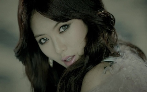 4minute’s HyunA Spotted in the Men’s Bathroom