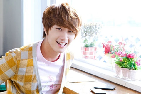 "The Moon that Embraces the Sun’s" Jung Il Woo’s Old Photos Shock Fans