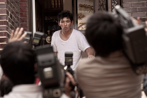 Hwang Jung Min in a Comedy Role for "Dancing Queen"