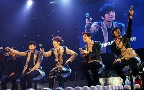 2AM Finishes Successful Christmas Concert