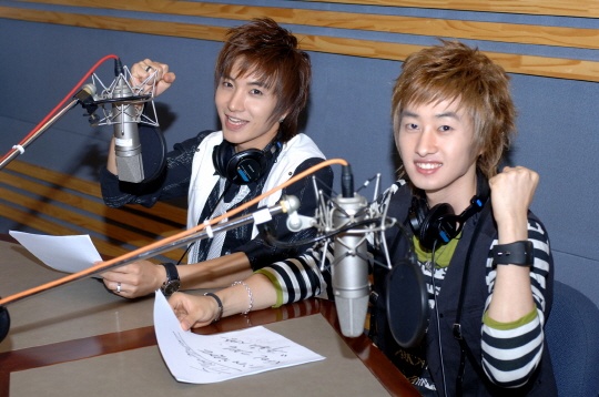 Super Junior’s Leeteuk & Eunhyuk Depart From "Kiss the Radio"