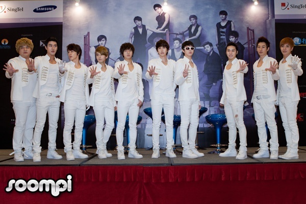 Heechul Tells Reporters "I’m Genius!" at Super Show in Singapore