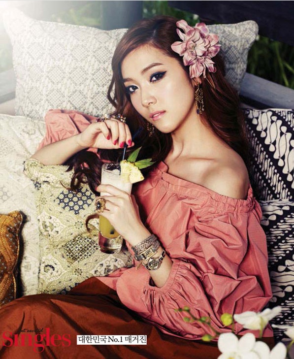Girls’ Generation’s Jessica Meets Former Miss Universe