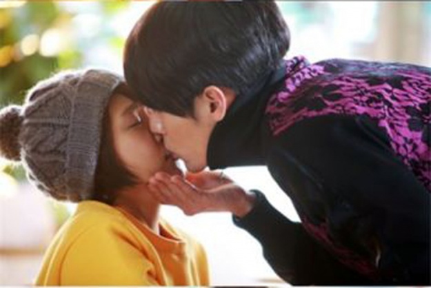 What Are the Most Memorable Kiss Scenes from TV Dramas?