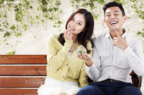 Moon Chae Won and Yoo Ah In in a Tight, Rib-Breaking Hug