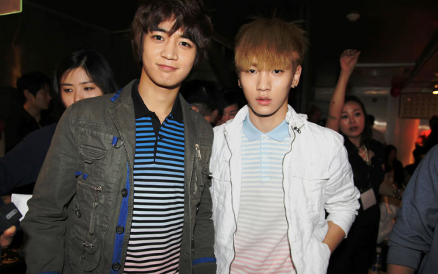 SHINee’s Key and Minho Takes Selca Pictures at Paris