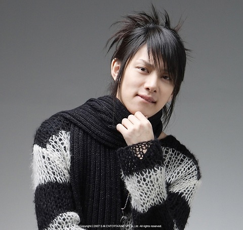 Hee Chul Hangs with Group of Celebs Who Call Themselves “a Bit Psychotic, But More Charming by the Day.”