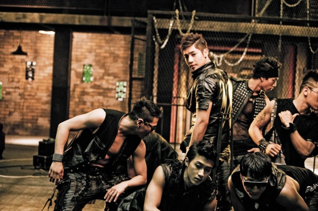 Kim Hyun Joong’s Winning Secret? Sexy Black Leather Outfit and Gorilla Dance