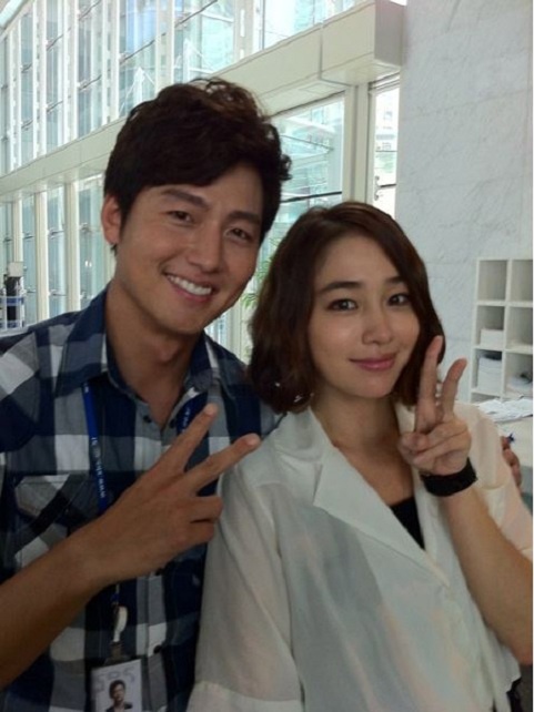 Lee Jung Jin Reveals His Dazzling Girlfriend?!